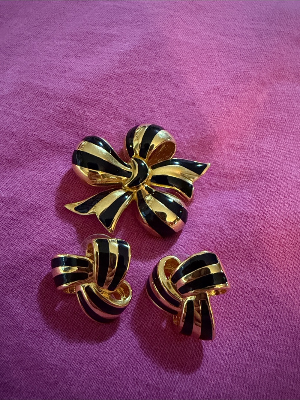Joan Rivers Vintage Gold Tone and Black Enamel Bow Brooch and Earrings Set